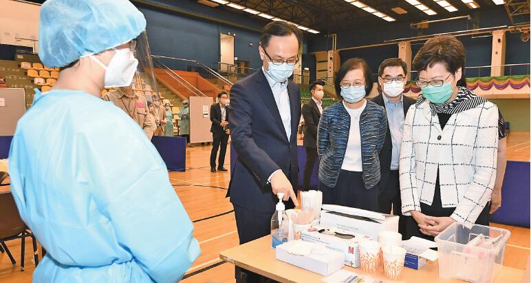 林鄭呼籲僱主鼓勵員工普檢 張建宗指疫情穩定即落實健康碼