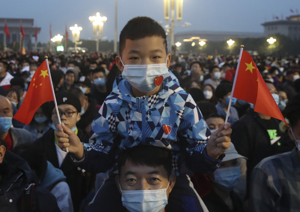 國慶長假內地景區火爆 首日鐵路客流量創疫後新高