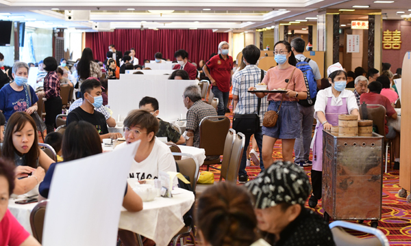 雙節長假次日酒樓食肆爆滿 消費反彈店東增信心