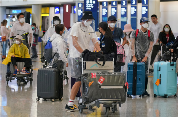 英航班今起禁飛港 港府籲謝絕聚會以免引發節日群組