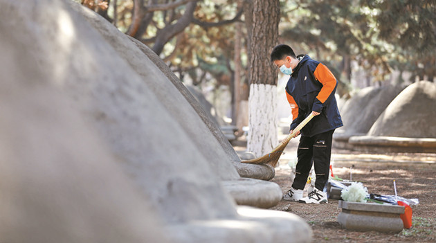 清明慎終追遠 紅色旅遊升溫 各地民眾自發緬懷英烈