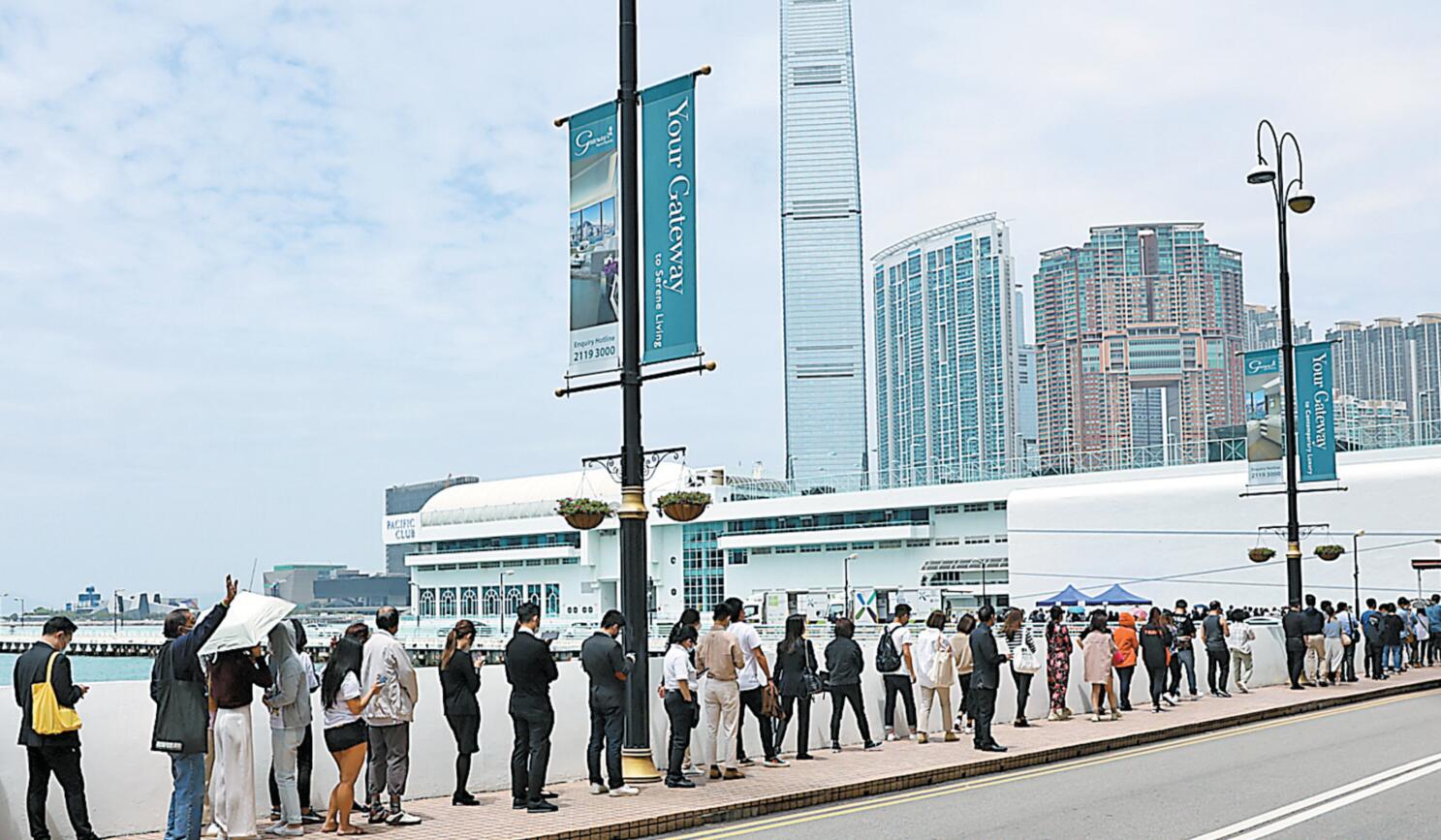 海港城惹變種病毒疑雲 流動採樣車進駐 市民檢測排長龍