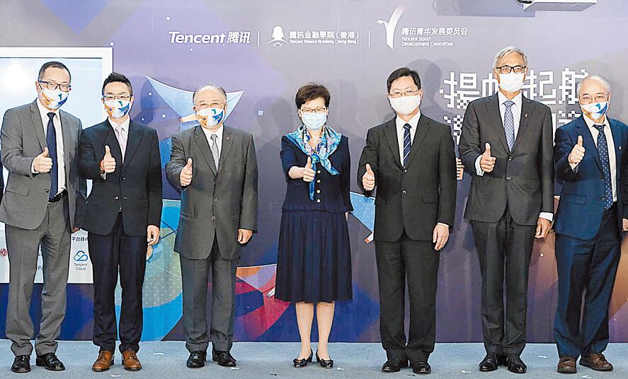 林鄭籲港青積極融入發展