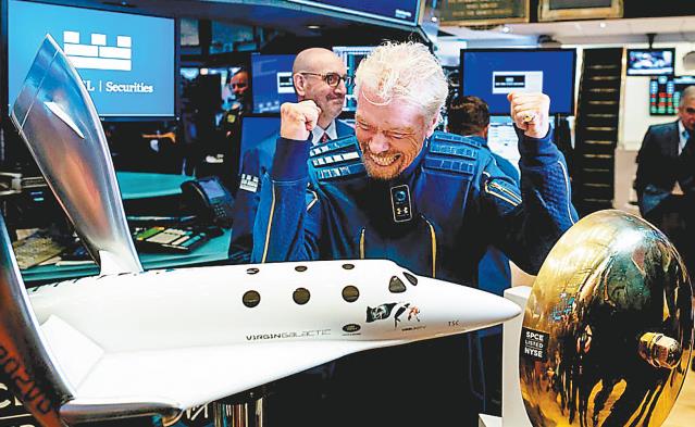 富豪鬥快上太空 貝佐斯定在7.20 布蘭森7.11搶先