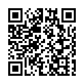 大黃鴨父親節維港巡遊 市民冒雨打卡