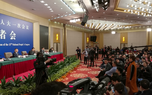 【财政部记者会】肖捷答香港商报记者提问