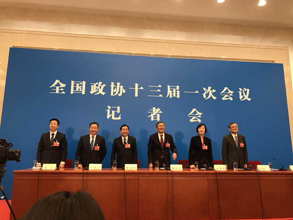 杨伟民：一些地方变花样举债 中央正采取措施