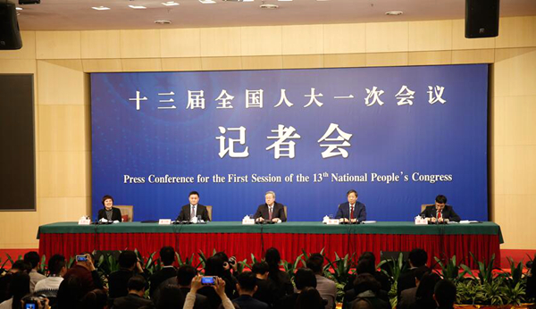 央行就“金融改革与发展”答记者问