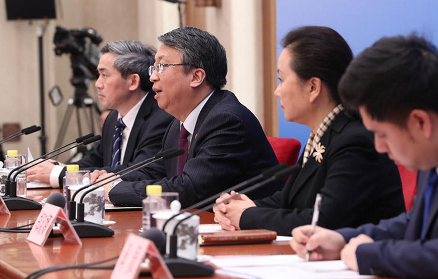 全国人大相关负责人就“宪法修正案”答问