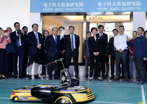 林鄭四川考察智能機器人研究機構