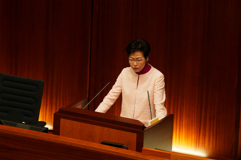 【施政報告】全面禁止電子煙 公营房屋提至7成