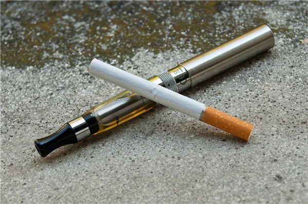 【施政报告】健康第一位 全面禁電子煙 产假增至14周