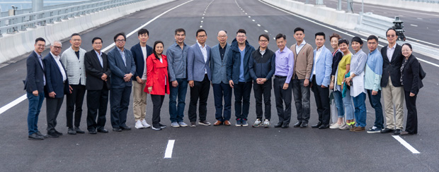 27名官員詳解港珠澳大橋交通安排 議員上橋探路增信心