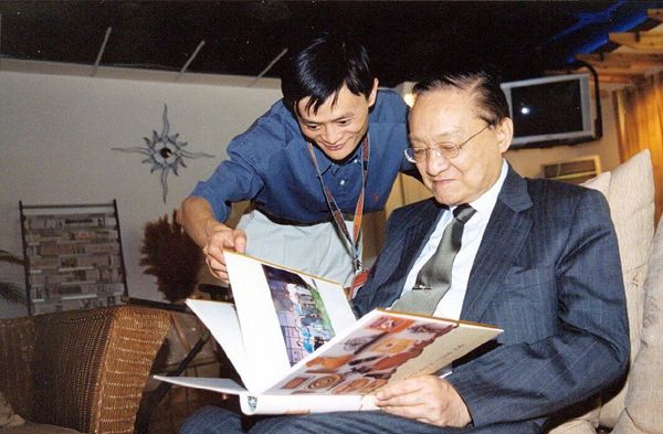 【金庸逝世】中國作協致哀 馬雲憶相交20年