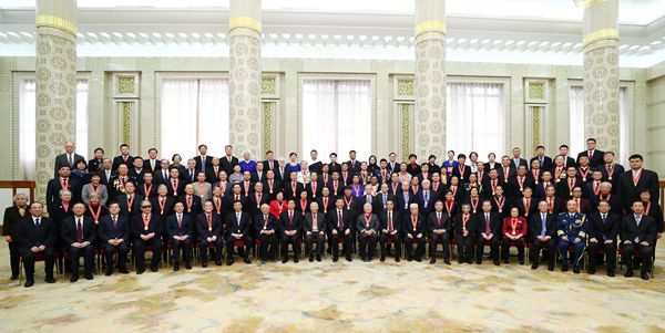 中央表彰百名改革開放傑出貢獻者 五名港澳人士獲授改革先鋒