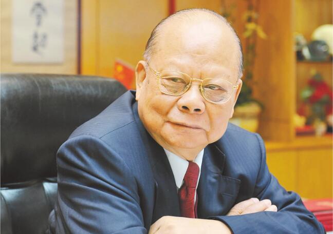 【改革开放杰出贡献者】領帶大王曾憲梓