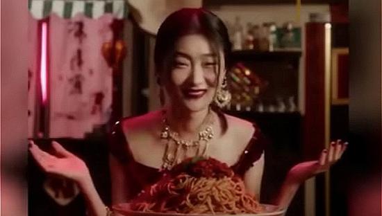 DG争议广告女主发声：合作几乎断送模特事业