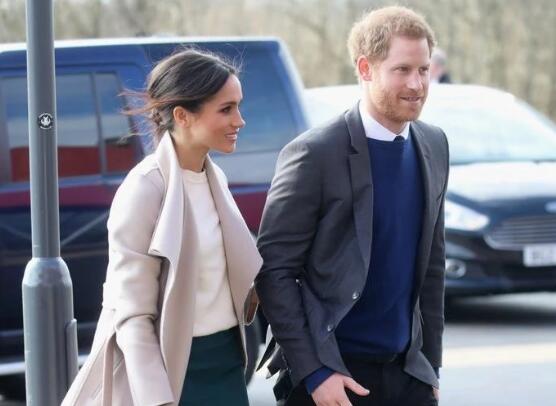 春夏就买梅根王妃同款半裙 怎么穿都美