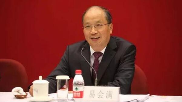 易会满今日首秀 面对七大问题