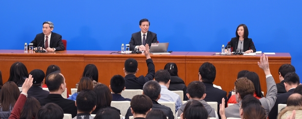 十三届全国人大二次会议举行新闻发布会