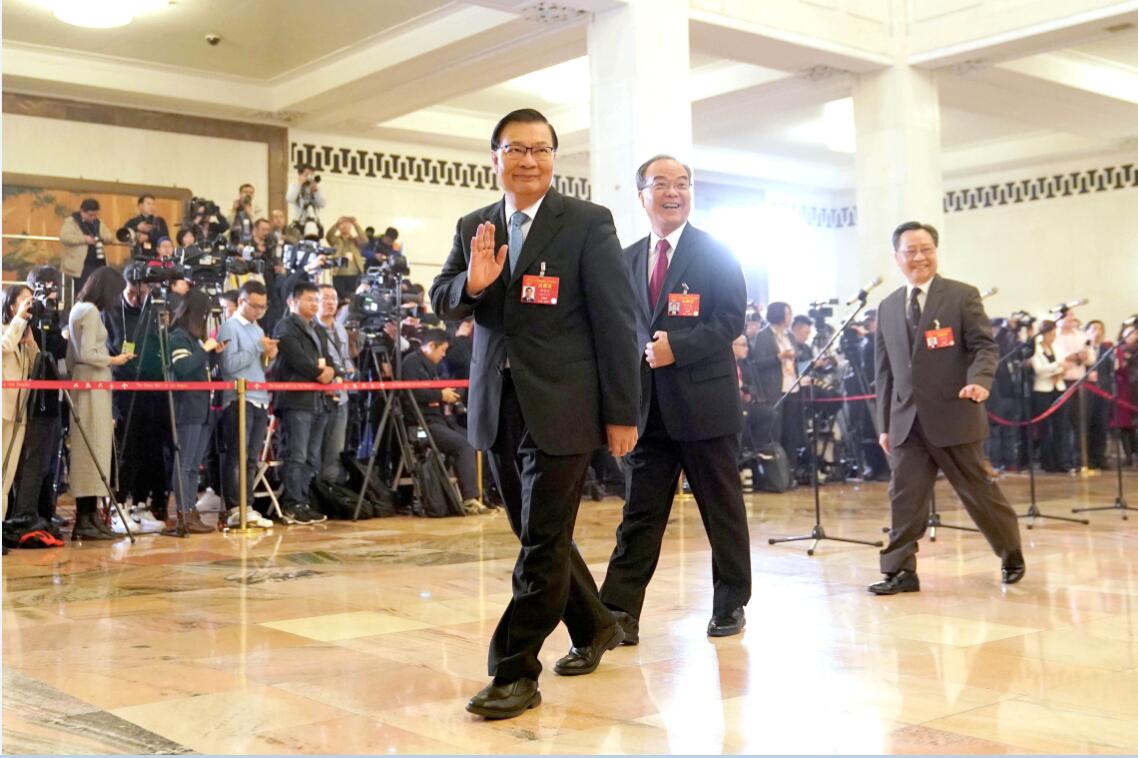 首場「代表通道」熱議大灣區  譚耀宗冀委港精英組顧問團