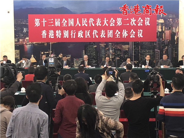 【今日会图】抓拍工作中的摄记，你觉得哪个姿势最销魂？