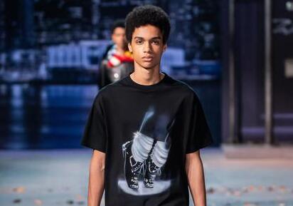 LV对迈克尔-杰克逊纪录片争议做出回应 将下架相关单品