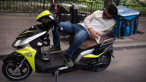 法媒称中国平均睡眠时间9小时令人羡慕 网友懵了