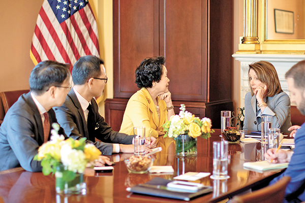 甘當美國棋子自爆其醜