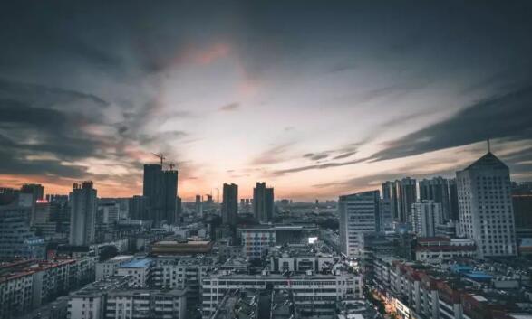 见识过大城市，我决定回小城生活