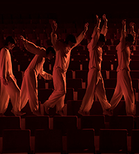 黎海寧匠心編創經典舞碼 孤寂旅人與瘋狂男子