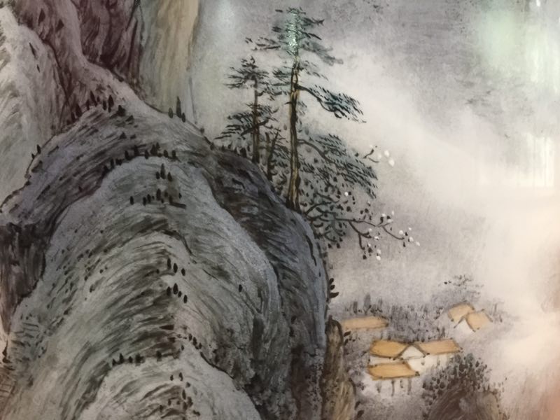 潮州韩山师院举办“千笔瓷韵—吴学湘国画瓷艺术展”