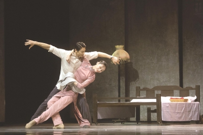 舞剧《永不消逝的电波》描摹英雄群像