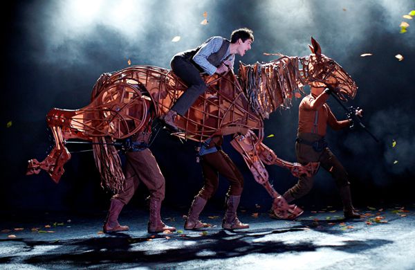 英國國家劇院打造巨型戰馬馳騁香港