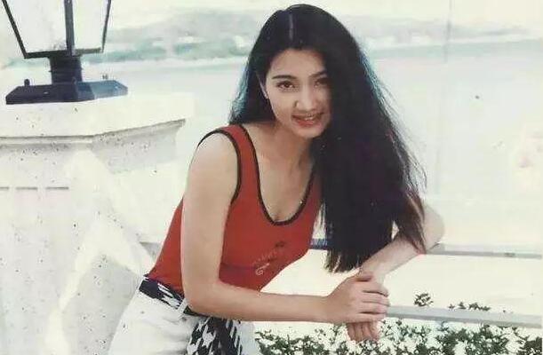 郑秀文洪欣柳青…女人都会经历“49岁情感危机”