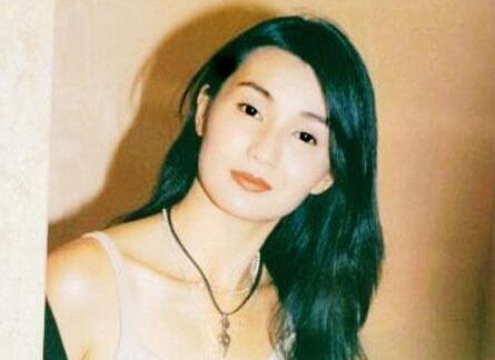 港风启蒙师 女明星的穿衣术是向张曼玉取的经？