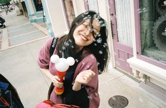 倪妮的街拍“小心机” 五一出游正好用！