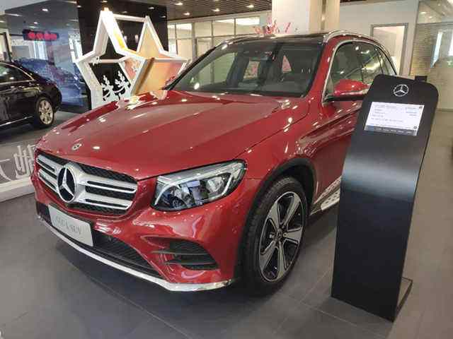 奔驰4S店“顶风涨价”，金融服务费到底谁说了算？