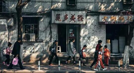 95后摄影师镜头下的重庆走红：太硬核了