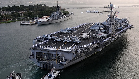 美航母战斗群集结中东，特朗普真会对伊朗动武？