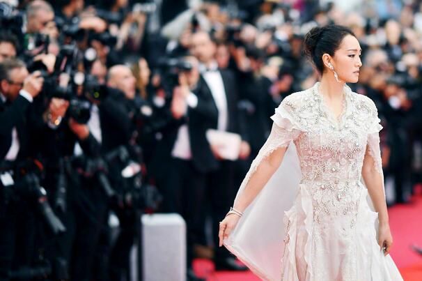 2019戛纳红毯众星云集，巩皇侠女造型上国外热搜