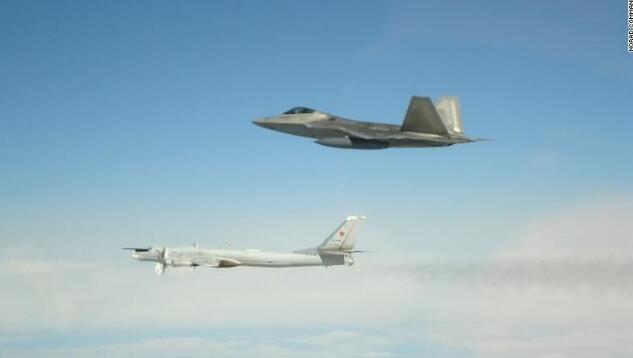 美军宣布拦截多架俄战机 俄国防部：是伴飞！