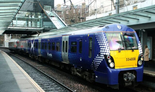 控制英国民生命脉，李嘉诚家族坐收10亿英镑分红