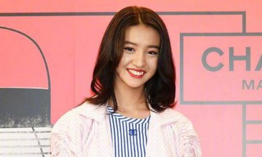 谁说小麦肌不能涂粉色 淡妆光希白了10个色