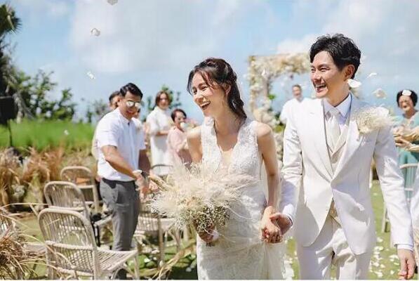 萧正楠黄翠如悄咪咪举办婚礼了