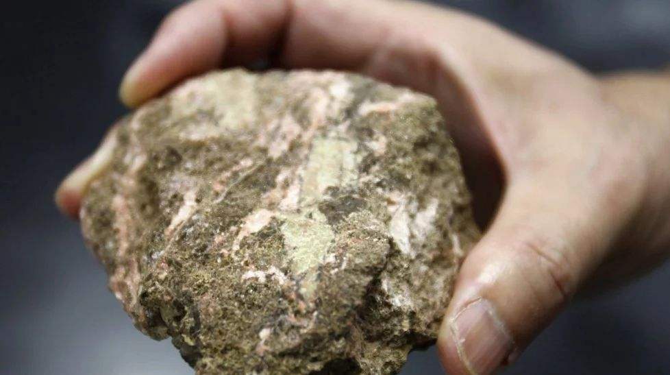 新华时评：利用中国稀土制造产品遏制中国发展，妄想！