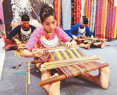 非遗文创受年轻人追捧 