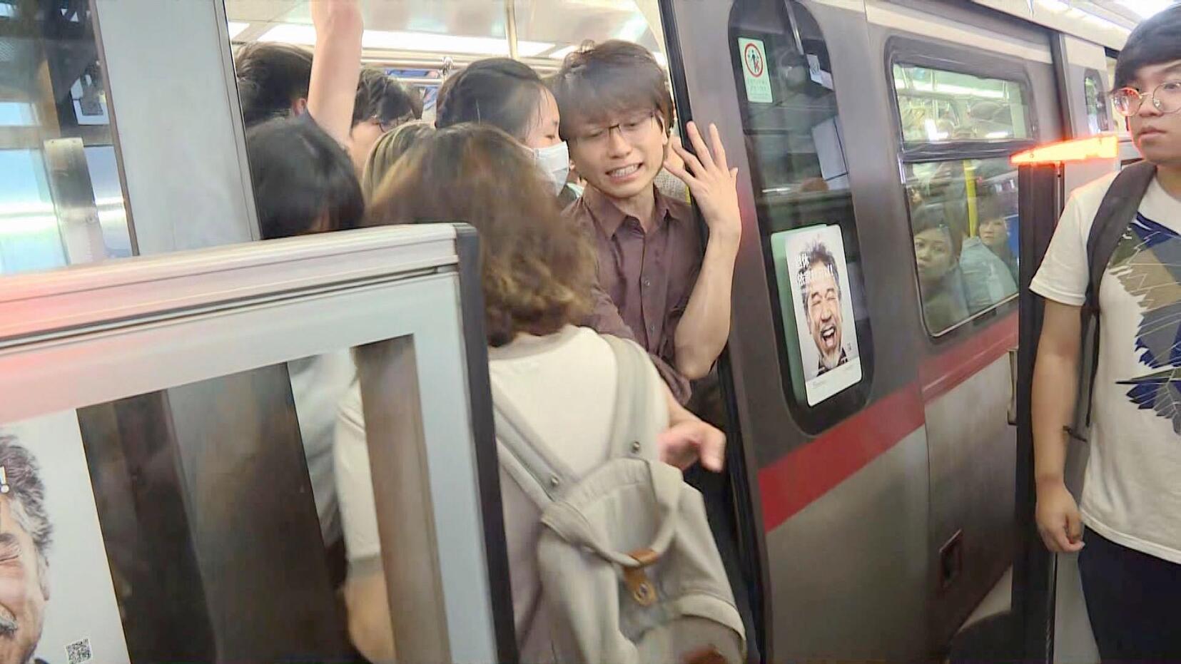 觀塘線多站受騷擾 20班列車受阻