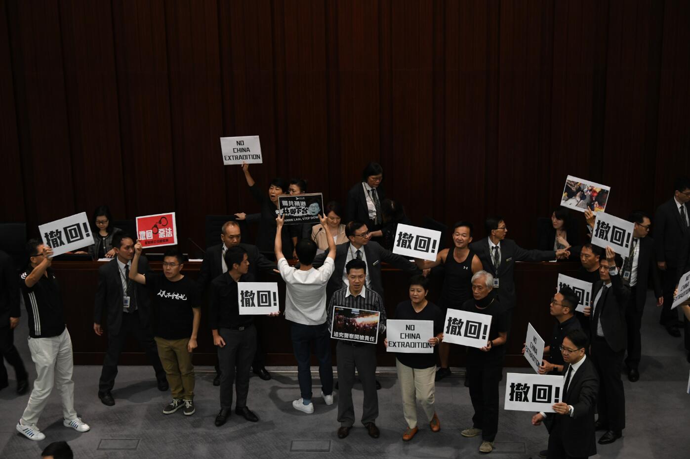 反對派惡意搗亂 內會財會被迫腰斬