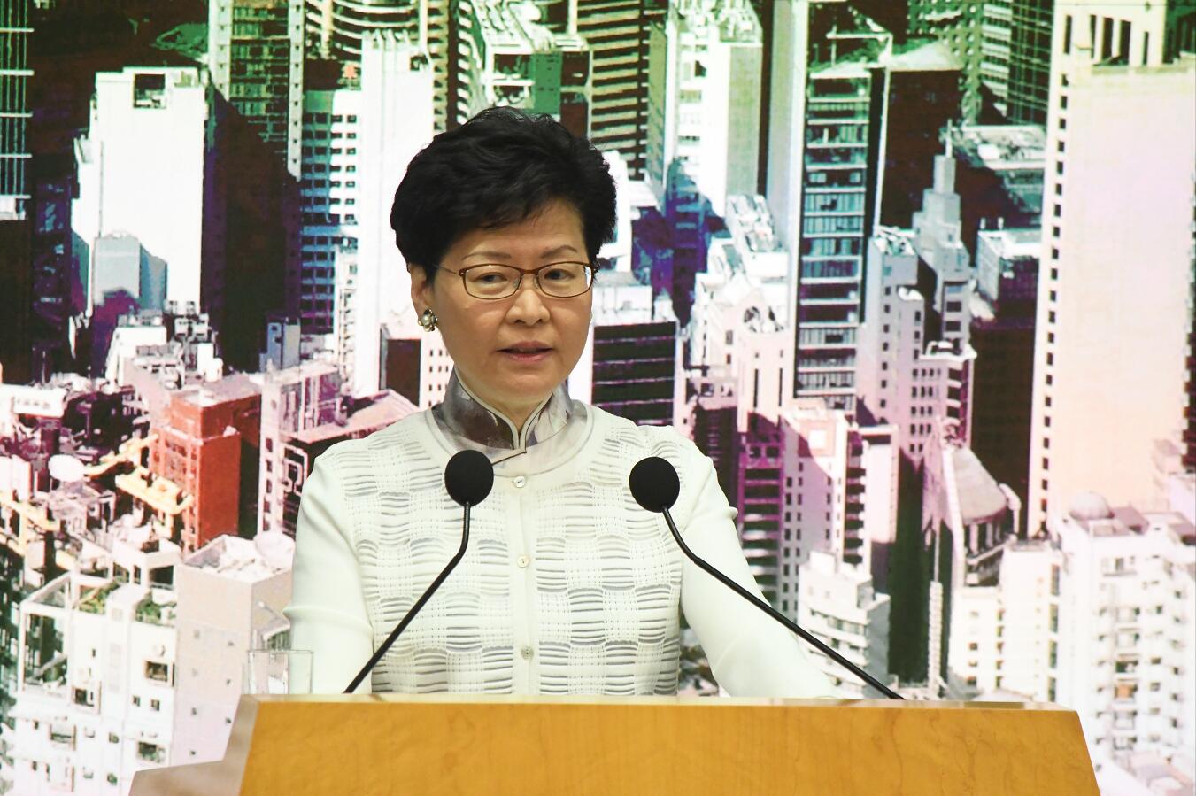 林郑月娥：示威者行为超出和平表达 警队执法天经地义